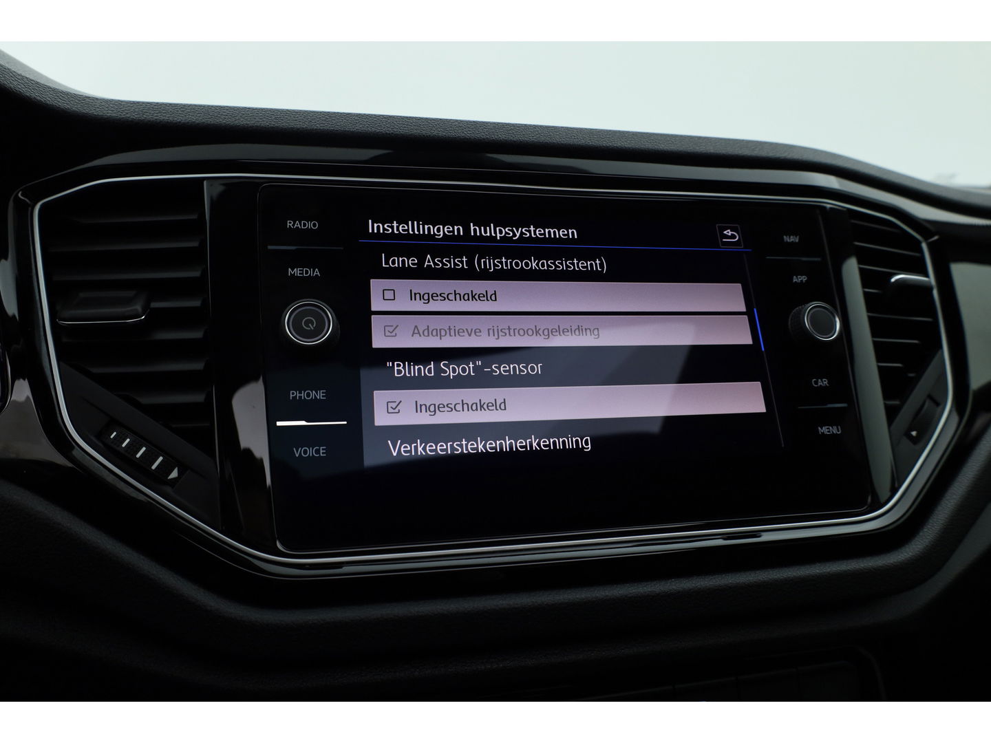 Volkswagen T-Roc 1.5 TSI Sport DSG | Pano | Afn. Trekhaak | Digi. Dashboard | Camera | 19'' | Adapt. Cruise | Keyless