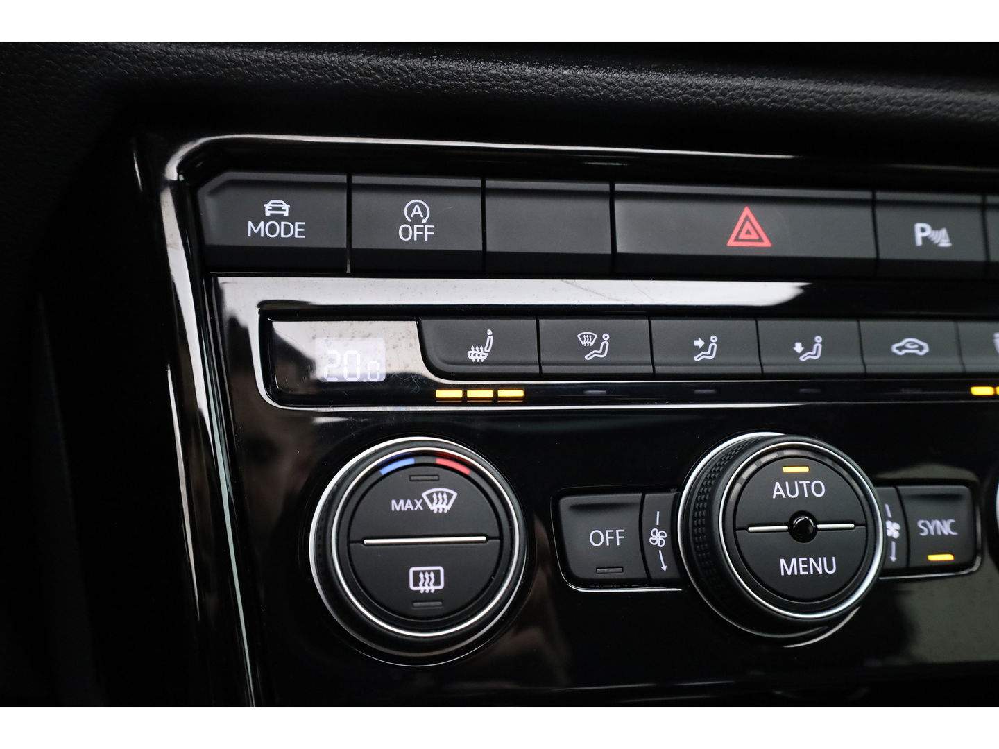 Volkswagen T-Roc 1.5 TSI Sport DSG | Pano | Afn. Trekhaak | Digi. Dashboard | Camera | 19'' | Adapt. Cruise | Keyless