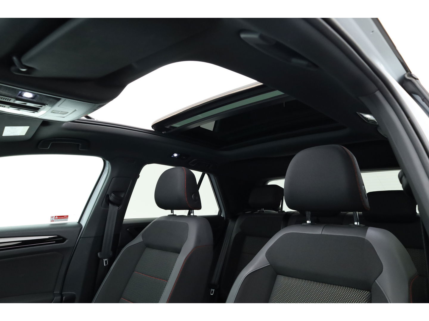 Volkswagen T-Roc 1.5 TSI Sport DSG | Pano | Afn. Trekhaak | Digi. Dashboard | Camera | 19'' | Adapt. Cruise | Keyless