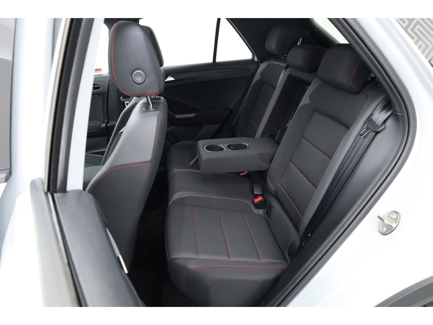 Volkswagen T-Roc 1.5 TSI Sport DSG | Pano | Afn. Trekhaak | Digi. Dashboard | Camera | 19'' | Adapt. Cruise | Keyless