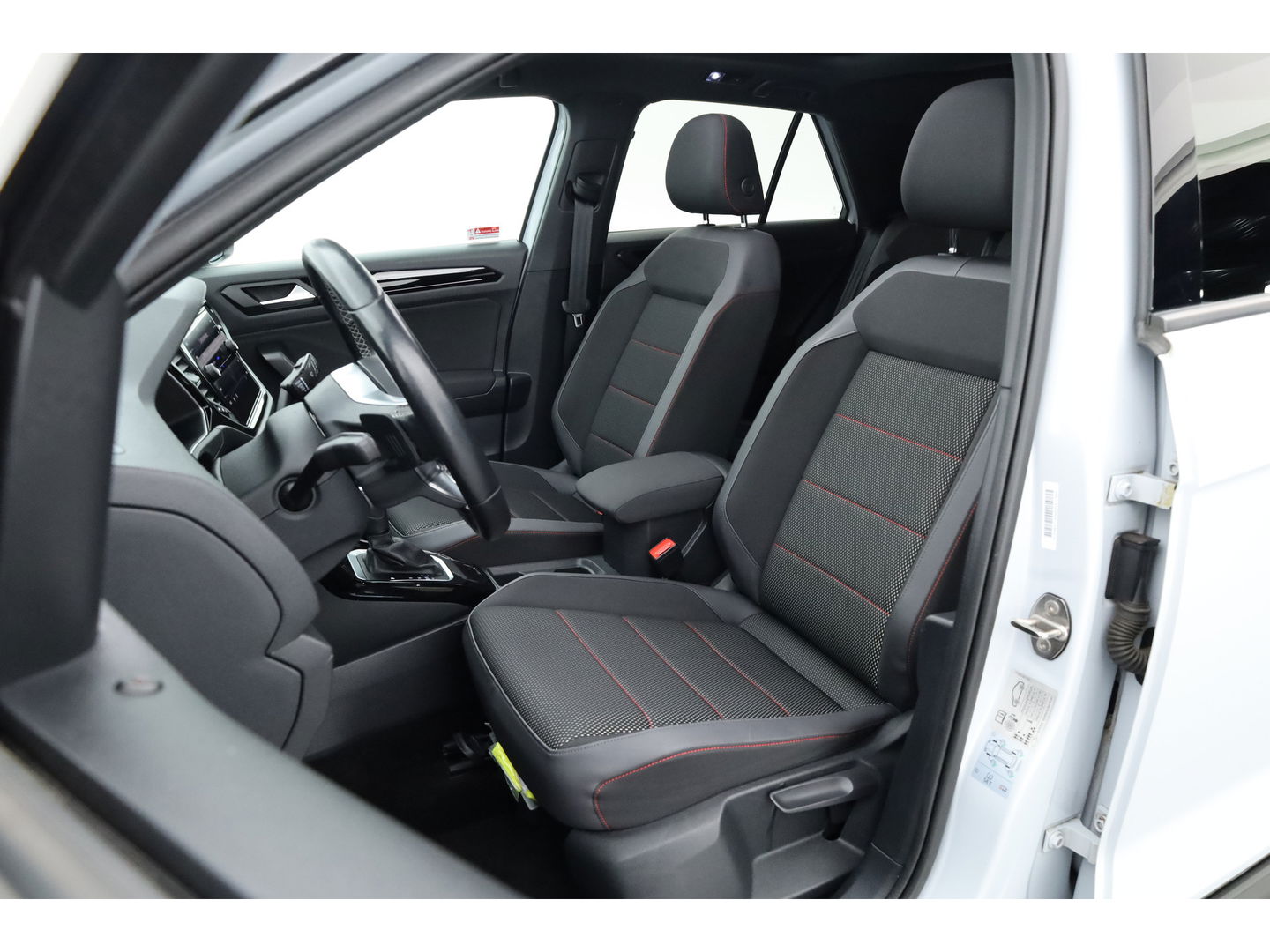 Volkswagen T-Roc 1.5 TSI Sport DSG | Pano | Afn. Trekhaak | Digi. Dashboard | Camera | 19'' | Adapt. Cruise | Keyless