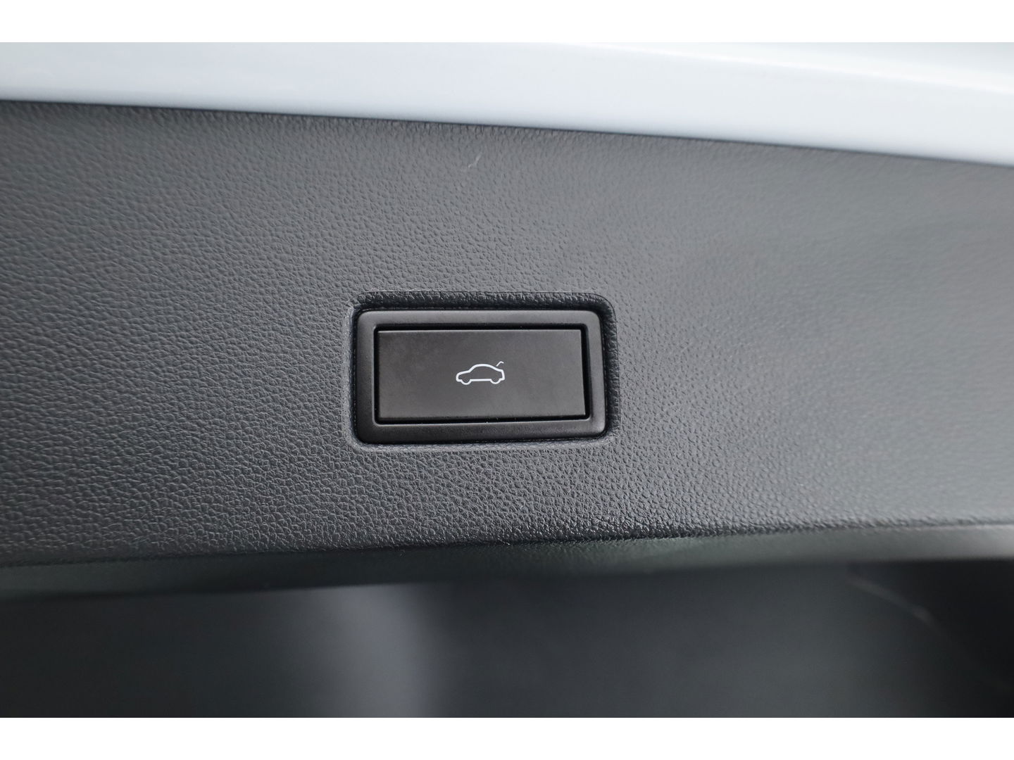 Volkswagen T-Roc 1.5 TSI Sport DSG | Pano | Afn. Trekhaak | Digi. Dashboard | Camera | 19'' | Adapt. Cruise | Keyless