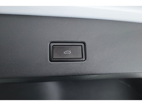 Volkswagen T-Roc 1.5 TSI Sport DSG | Pano | Afn. Trekhaak | Digi. Dashboard | Camera | 19'' | Adapt. Cruise | Keyless