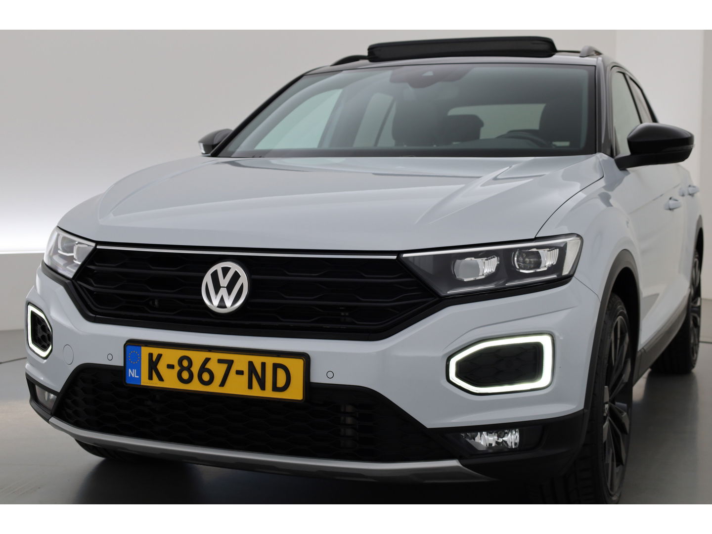 Volkswagen T-Roc 1.5 TSI Sport DSG | Pano | Afn. Trekhaak | Digi. Dashboard | Camera | 19'' | Adapt. Cruise | Keyless