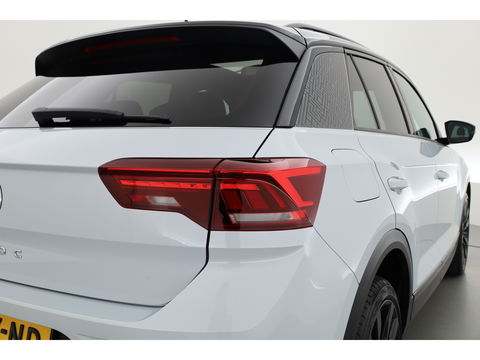 Volkswagen T-Roc 1.5 TSI Sport DSG | Pano | Afn. Trekhaak | Digi. Dashboard | Camera | 19'' | Adapt. Cruise | Keyless