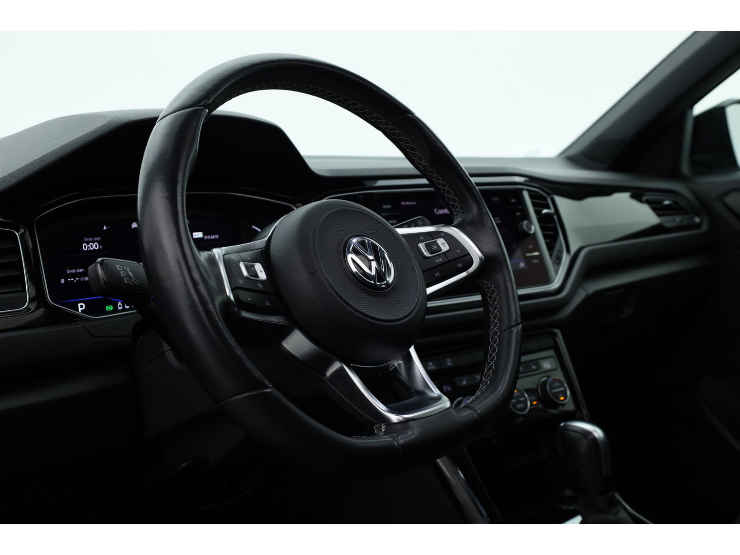 Volkswagen T-Roc 1.5 TSI Sport DSG | Pano | Afn. Trekhaak | Digi. Dashboard | Camera | 19'' | Adapt. Cruise | Keyless