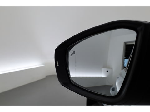 Volkswagen T-Roc 1.5 TSI Sport DSG | Pano | Afn. Trekhaak | Digi. Dashboard | Camera | 19'' | Adapt. Cruise | Keyless