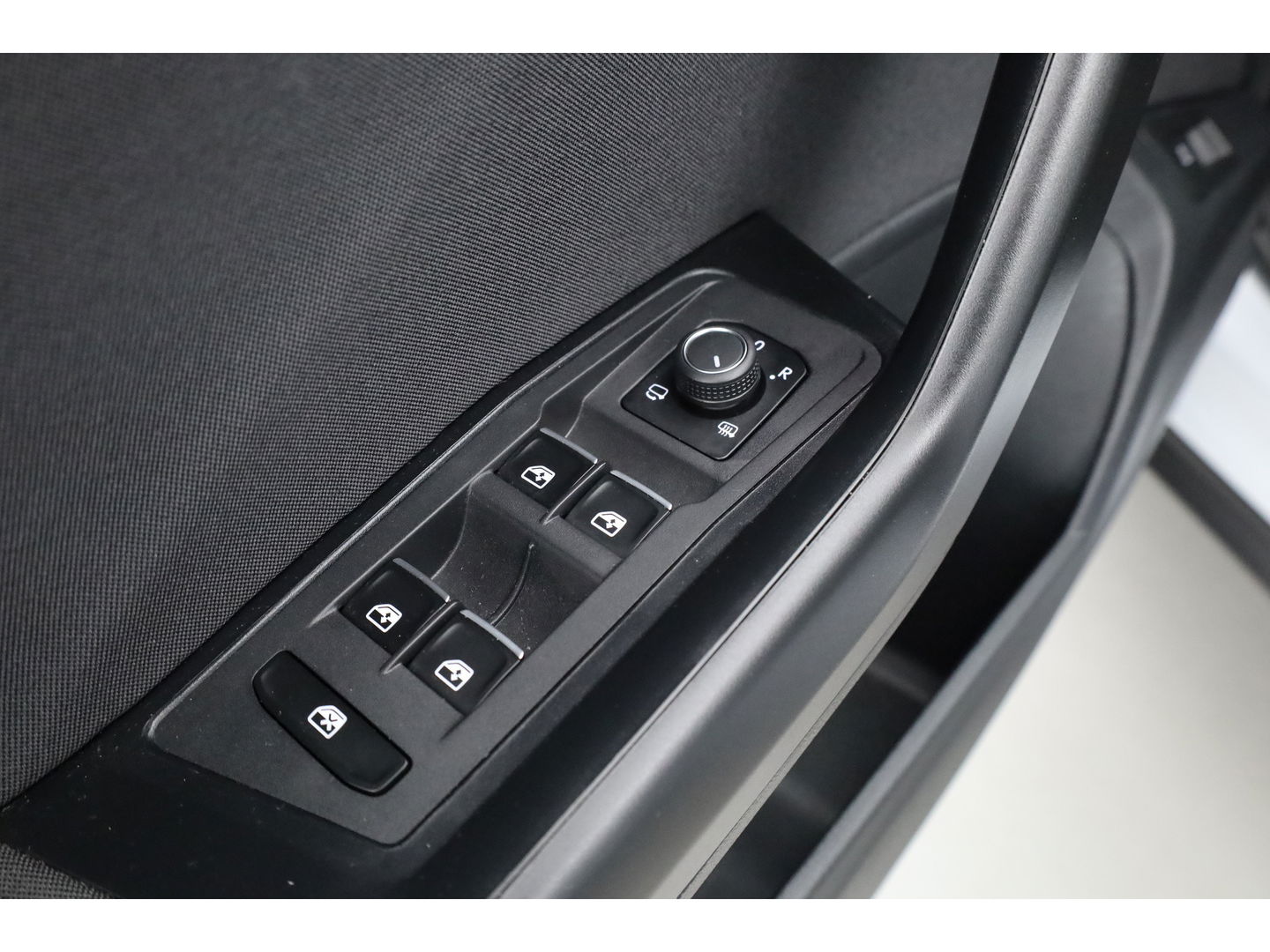 Volkswagen T-Roc 1.5 TSI Sport DSG | Pano | Afn. Trekhaak | Digi. Dashboard | Camera | 19'' | Adapt. Cruise | Keyless