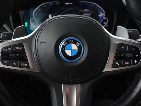 BMW 3-serie 320e M Sport | Leder | Trekhaak | Stoelverwarming | Carplay | Sportstoelen | Laserlicht | Live Cockpit | DAB | Parkeerhulp | Navigatie | Climate control | Bluetooth | Cruise control