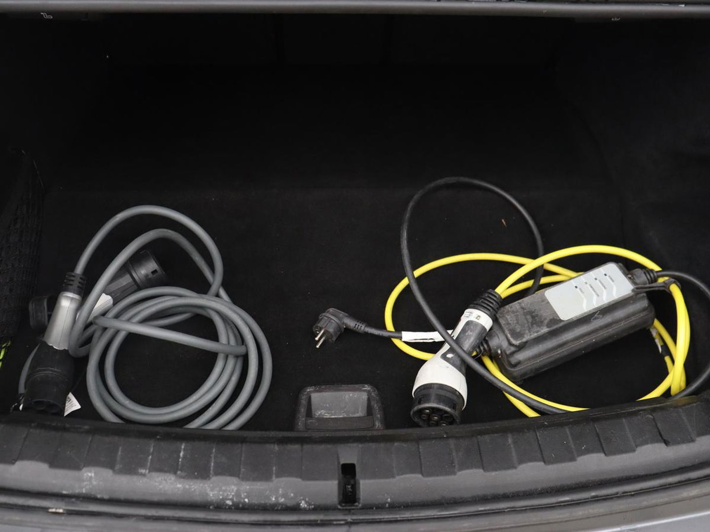 BMW 3-serie 320e M Sport | Leder | Trekhaak | Stoelverwarming | Carplay | Sportstoelen | Laserlicht | Live Cockpit | DAB | Parkeerhulp | Navigatie | Climate control | Bluetooth | Cruise control