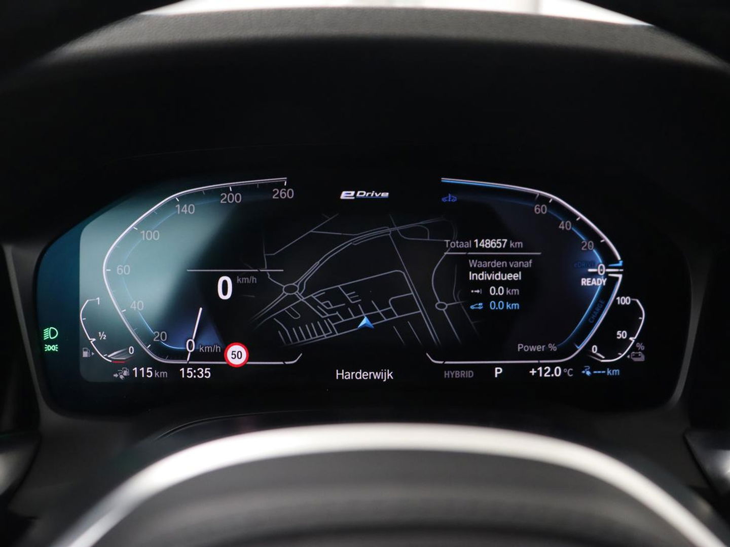 BMW 3-serie 320e M Sport | Leder | Trekhaak | Stoelverwarming | Carplay | Sportstoelen | Laserlicht | Live Cockpit | DAB | Parkeerhulp | Navigatie | Climate control | Bluetooth | Cruise control