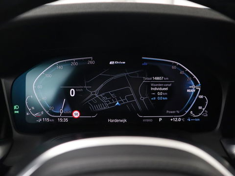 BMW 3-serie 320e M Sport | Leder | Trekhaak | Stoelverwarming | Carplay | Sportstoelen | Laserlicht | Live Cockpit | DAB | Parkeerhulp | Navigatie | Climate control | Bluetooth | Cruise control