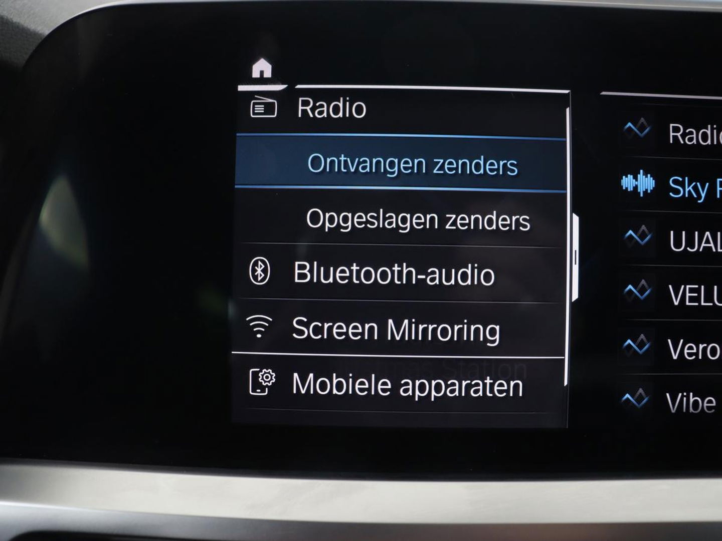 BMW 3-serie 320e M Sport | Leder | Trekhaak | Stoelverwarming | Carplay | Sportstoelen | Laserlicht | Live Cockpit | DAB | Parkeerhulp | Navigatie | Climate control | Bluetooth | Cruise control
