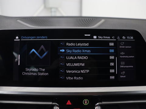 BMW 3-serie 320e M Sport | Leder | Trekhaak | Stoelverwarming | Carplay | Sportstoelen | Laserlicht | Live Cockpit | DAB | Parkeerhulp | Navigatie | Climate control | Bluetooth | Cruise control