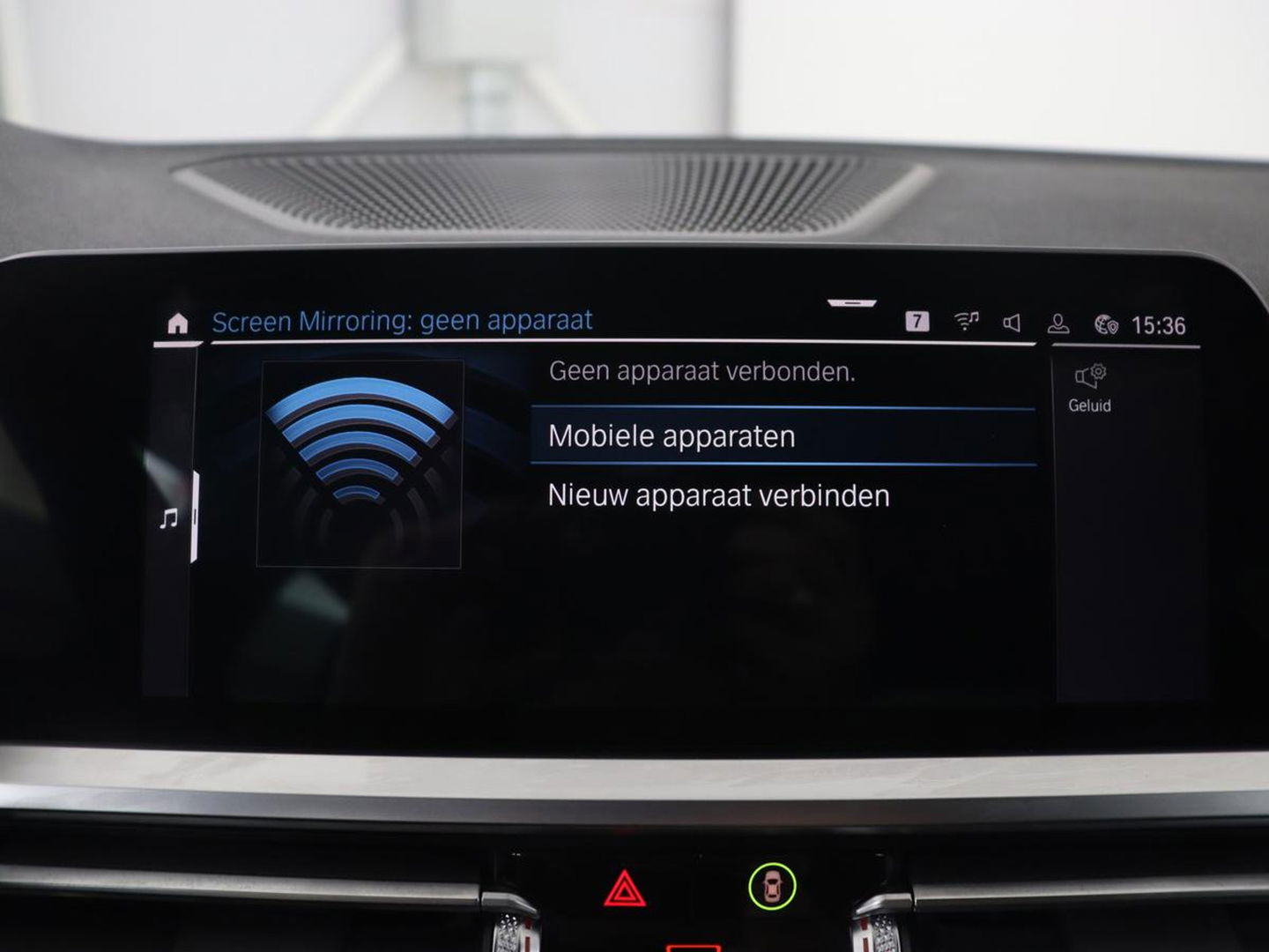 BMW 3-serie 320e M Sport | Leder | Trekhaak | Stoelverwarming | Carplay | Sportstoelen | Laserlicht | Live Cockpit | DAB | Parkeerhulp | Navigatie | Climate control | Bluetooth | Cruise control