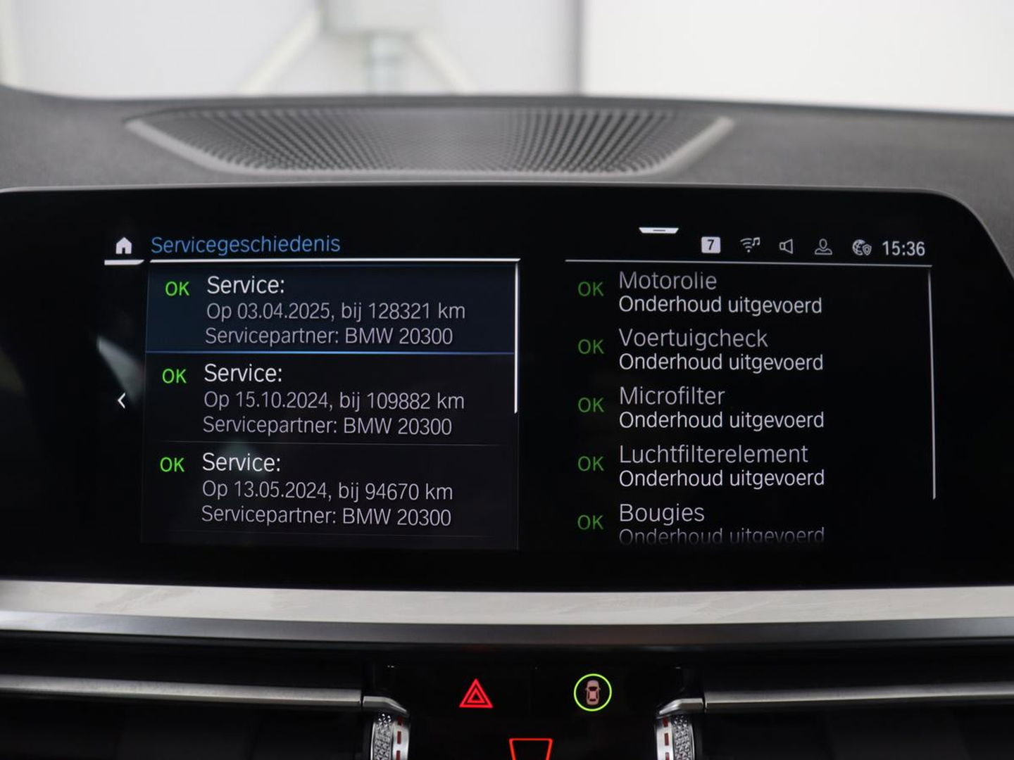 BMW 3-serie 320e M Sport | Leder | Trekhaak | Stoelverwarming | Carplay | Sportstoelen | Laserlicht | Live Cockpit | DAB | Parkeerhulp | Navigatie | Climate control | Bluetooth | Cruise control