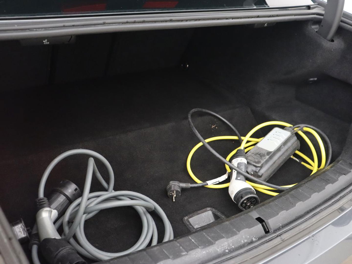 BMW 3-serie 320e M Sport | Leder | Trekhaak | Stoelverwarming | Carplay | Sportstoelen | Laserlicht | Live Cockpit | DAB | Parkeerhulp | Navigatie | Climate control | Bluetooth | Cruise control