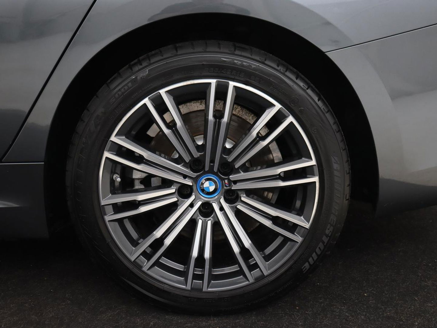 BMW 3-serie 320e M Sport | Leder | Trekhaak | Stoelverwarming | Carplay | Sportstoelen | Laserlicht | Live Cockpit | DAB | Parkeerhulp | Navigatie | Climate control | Bluetooth | Cruise control