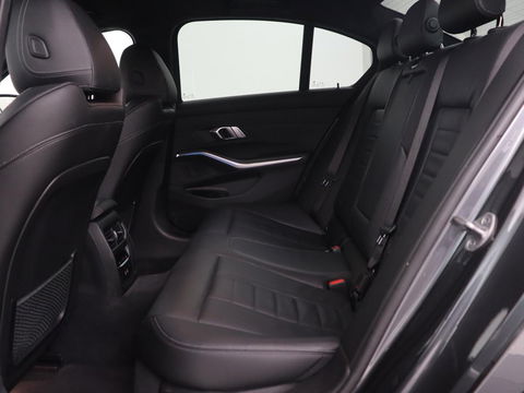 BMW 3-serie 320e M Sport | Leder | Trekhaak | Stoelverwarming | Carplay | Sportstoelen | Laserlicht | Live Cockpit | DAB | Parkeerhulp | Navigatie | Climate control | Bluetooth | Cruise control