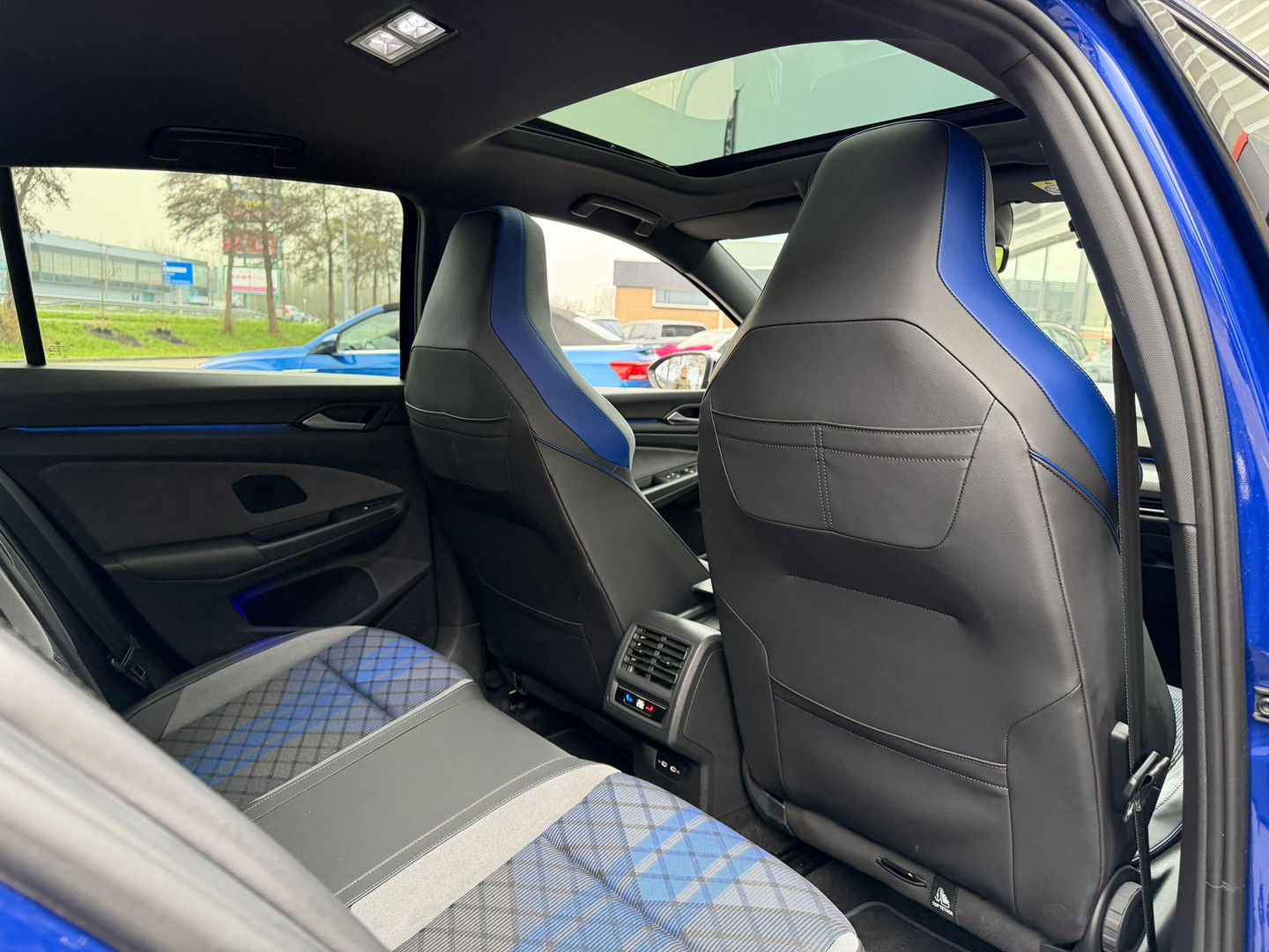 Volkswagen Golf R 2.0 TSI 4Motion|Pano|Akrapovic|Harman&Kardon|IQ.light|Keyless