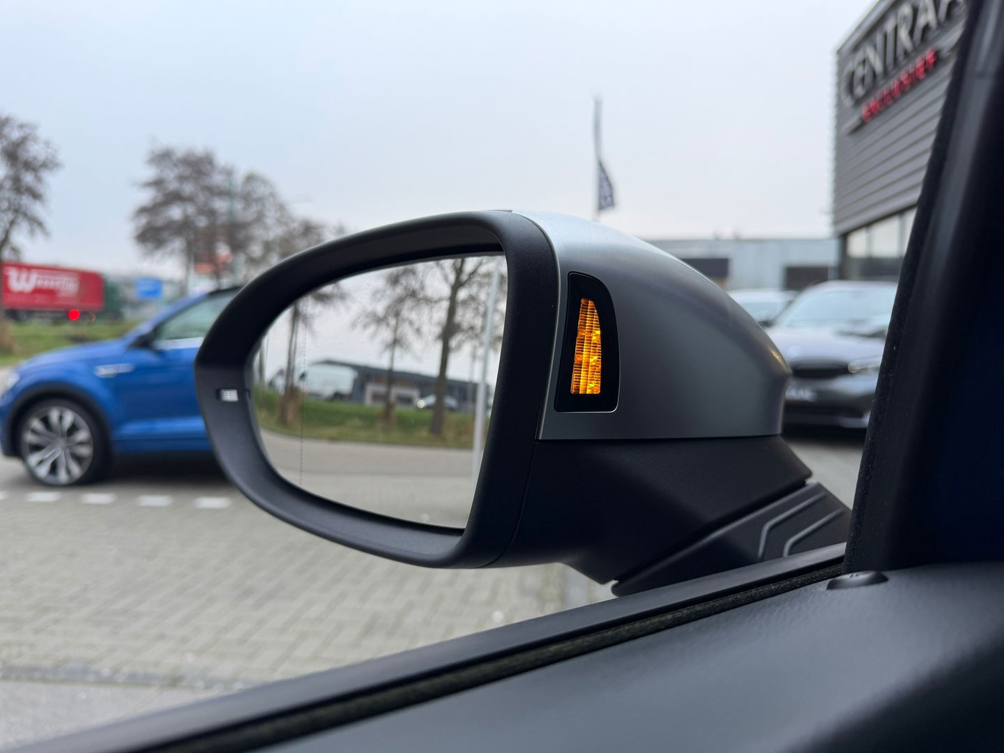 Volkswagen Golf R 2.0 TSI 4Motion|Pano|Akrapovic|Harman&Kardon|IQ.light|Keyless