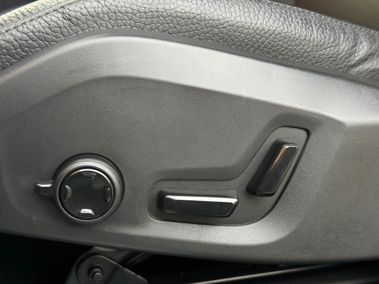 Volvo XC90 2.0 T8 Recharge AWD Plus Dark | 7 Persoons | Harman & Kardon | Apple Carplay | Android Auto | Leder | Stuurwielverwarming | Adaptieve Cruise Control | Lane Assist | DAB | Led |