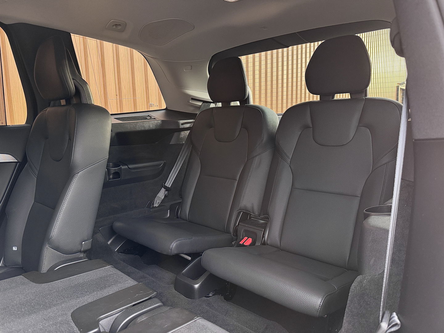 Volvo XC90 2.0 T8 Recharge AWD Plus Dark | 7 Persoons | Harman & Kardon | Apple Carplay | Android Auto | Leder | Stuurwielverwarming | Adaptieve Cruise Control | Lane Assist | DAB | Led |