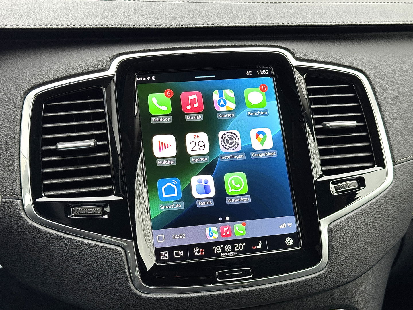 Volvo XC90 2.0 T8 Recharge AWD Plus Dark | 7 Persoons | Harman & Kardon | Apple Carplay | Android Auto | Leder | Stuurwielverwarming | Adaptieve Cruise Control | Lane Assist | DAB | Led |