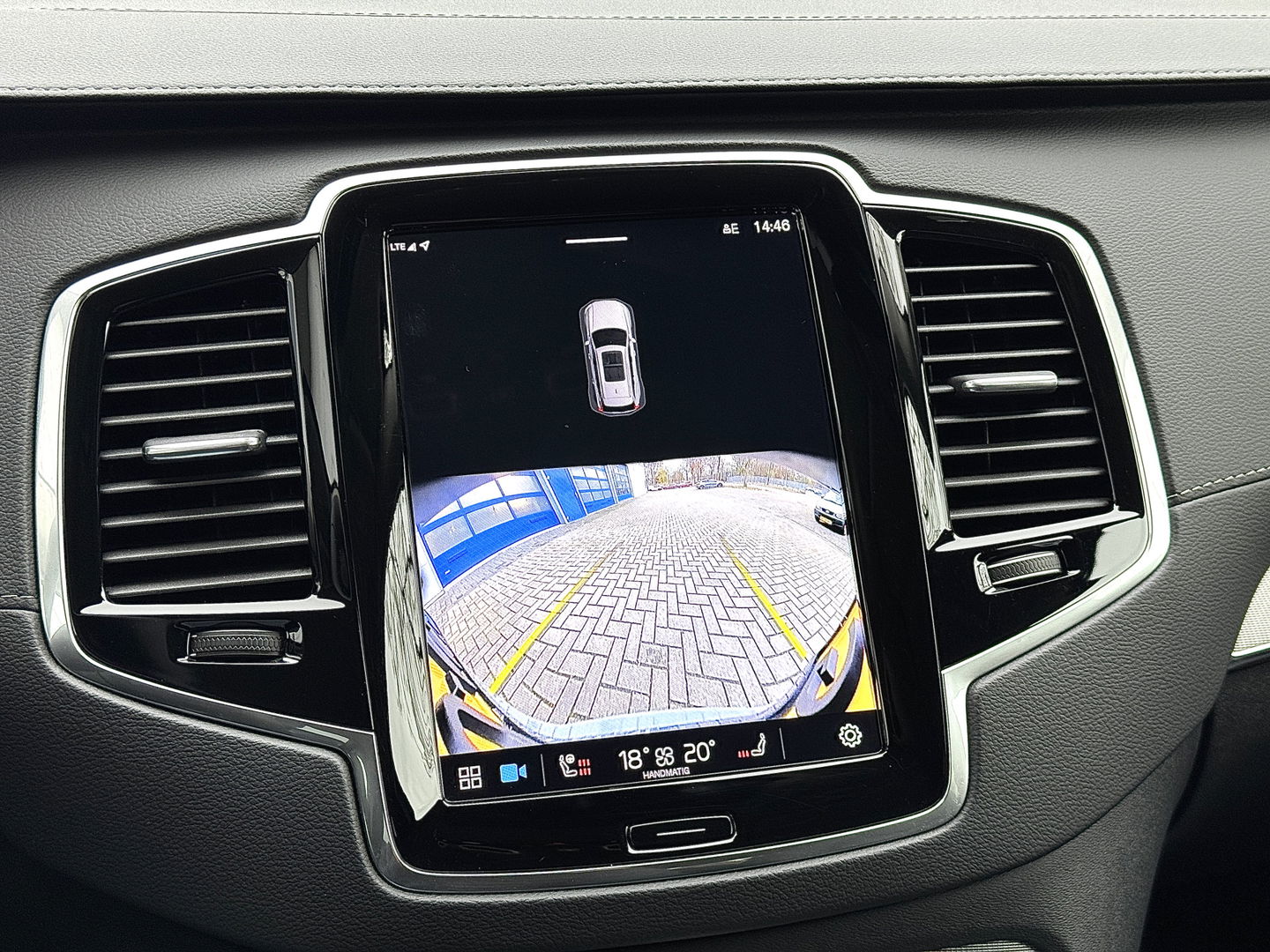 Volvo XC90 2.0 T8 Recharge AWD Plus Dark | 7 Persoons | Harman & Kardon | Apple Carplay | Android Auto | Leder | Stuurwielverwarming | Adaptieve Cruise Control | Lane Assist | DAB | Led |