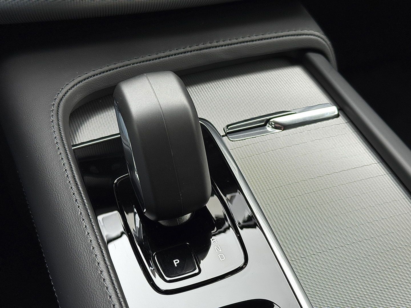 Volvo XC90 2.0 T8 Recharge AWD Plus Dark | 7 Persoons | Harman & Kardon | Apple Carplay | Android Auto | Leder | Stuurwielverwarming | Adaptieve Cruise Control | Lane Assist | DAB | Led |