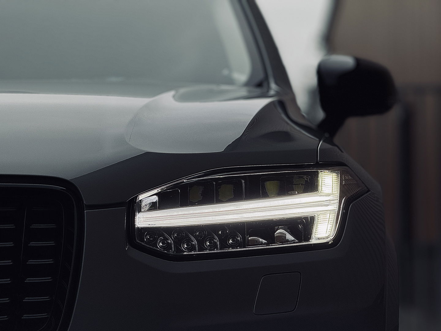 Volvo XC90 2.0 T8 Recharge AWD Plus Dark | 7 Persoons | Harman & Kardon | Apple Carplay | Android Auto | Leder | Stuurwielverwarming | Adaptieve Cruise Control | Lane Assist | DAB | Led |