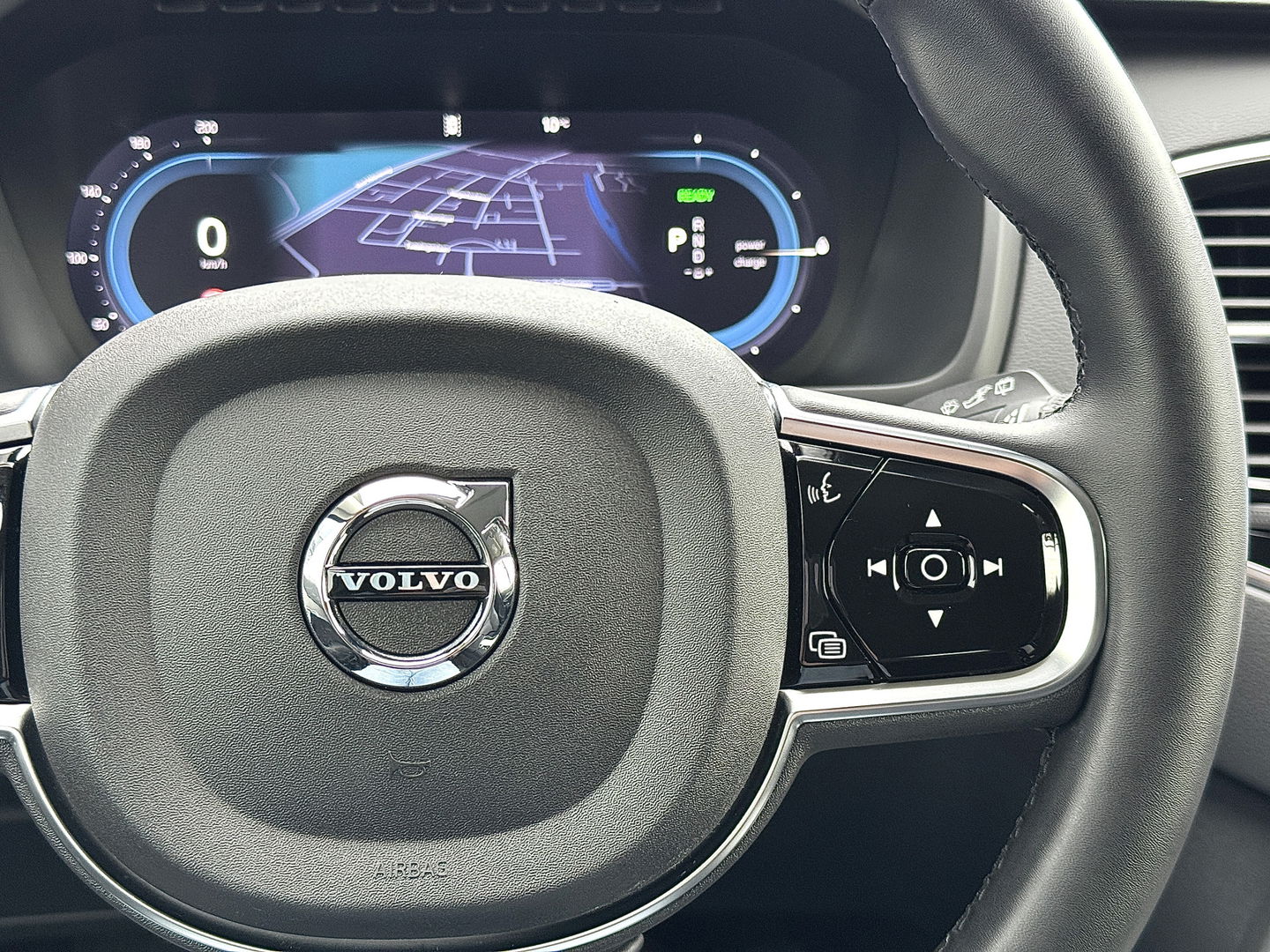 Volvo XC90 2.0 T8 Recharge AWD Plus Dark | 7 Persoons | Harman & Kardon | Apple Carplay | Android Auto | Leder | Stuurwielverwarming | Adaptieve Cruise Control | Lane Assist | DAB | Led |