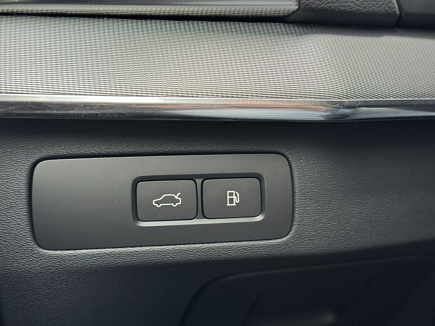 Volvo XC90 2.0 T8 Recharge AWD Plus Dark | 7 Persoons | Harman & Kardon | Apple Carplay | Android Auto | Leder | Stuurwielverwarming | Adaptieve Cruise Control | Lane Assist | DAB | Led |