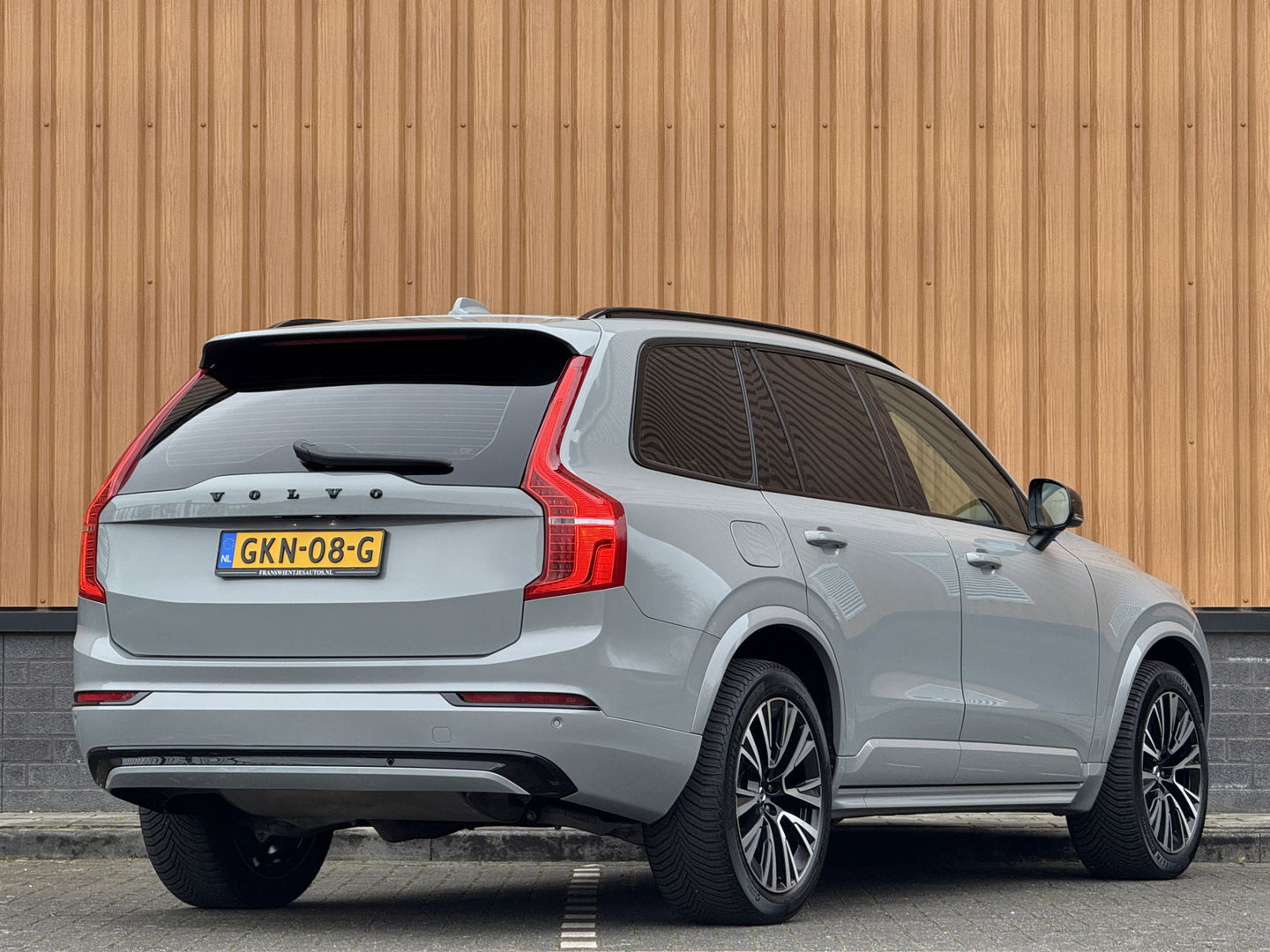 Volvo XC90 2.0 T8 Recharge AWD Plus Dark | 7 Persoons | Harman & Kardon | Apple Carplay | Android Auto | Leder | Stuurwielverwarming | Adaptieve Cruise Control | Lane Assist | DAB | Led |