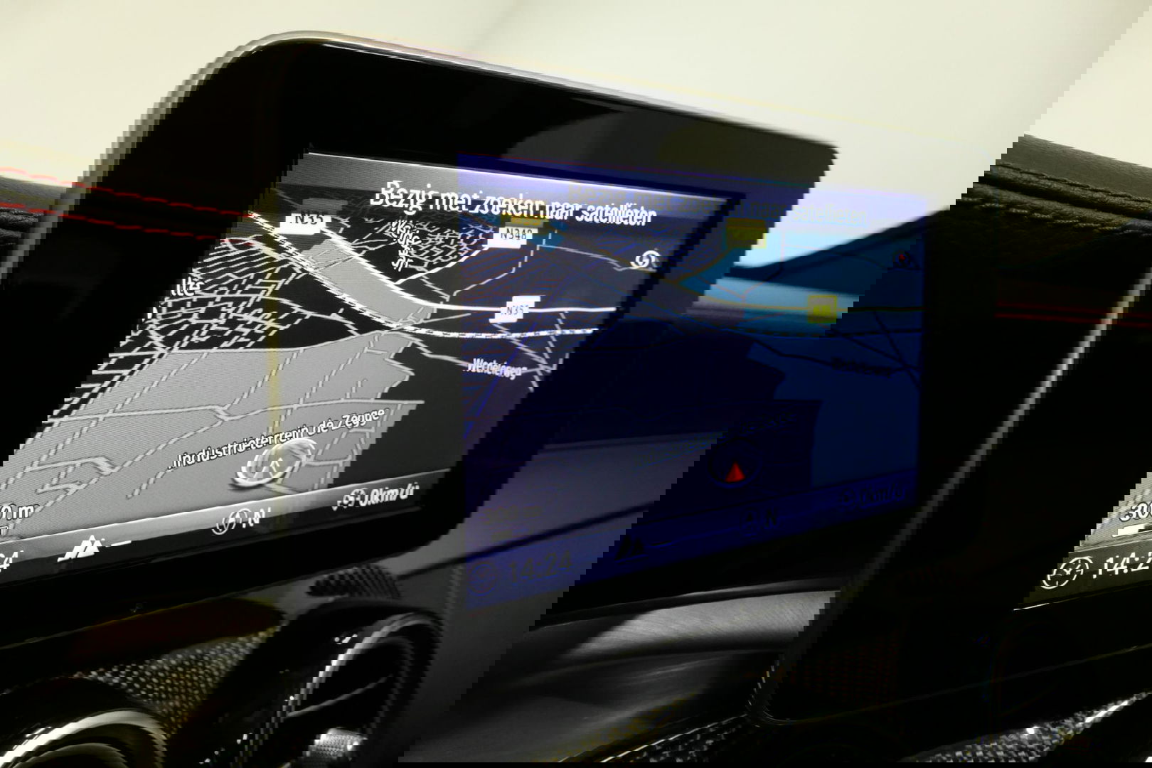 Mercedes-Benz C-Klasse 180 AMG Line / Orig. Nederlands / C63s AMG Diffuser / Panamericana Grille / Carbon interieurdelen / Burmester Surround Sound / Elektr. verstelbare voorstoelen + memory / Ambienteverlichting / Stoelverwarming / Apple Carplay - Android Auto / 20'' LMV / Ach