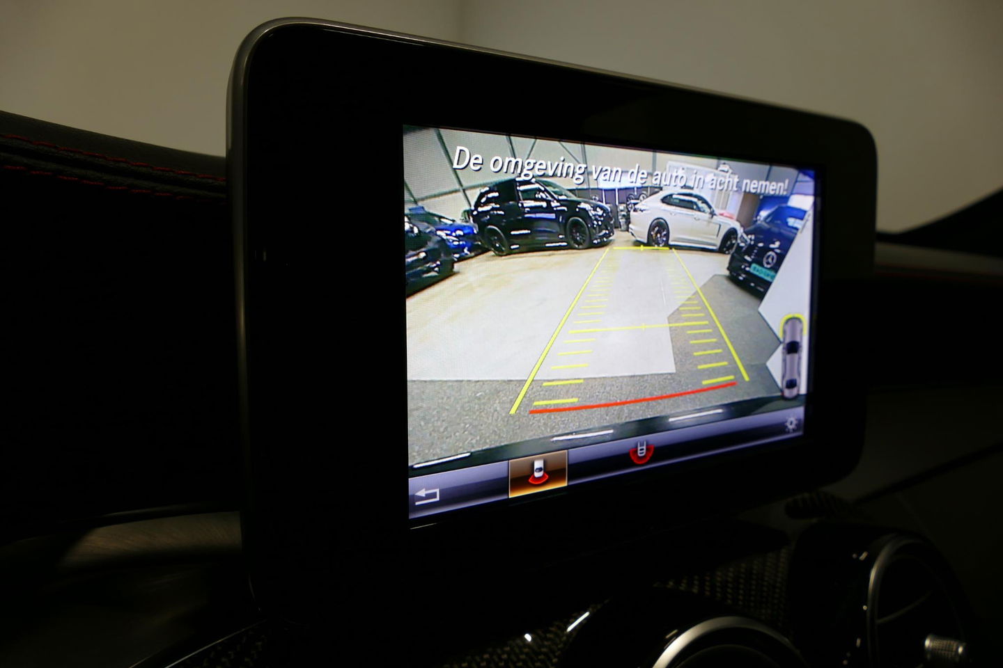 Mercedes-Benz C-Klasse 180 AMG Line / Orig. Nederlands / C63s AMG Diffuser / Panamericana Grille / Carbon interieurdelen / Burmester Surround Sound / Elektr. verstelbare voorstoelen + memory / Ambienteverlichting / Stoelverwarming / Apple Carplay - Android Auto / 20'' LMV / Ach