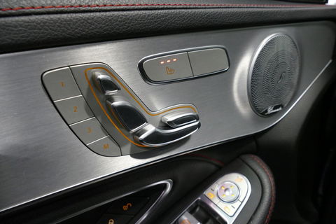 Mercedes-Benz C-Klasse 180 AMG Line / Orig. Nederlands / C63s AMG Diffuser / Panamericana Grille / Carbon interieurdelen / Burmester Surround Sound / Elektr. verstelbare voorstoelen + memory / Ambienteverlichting / Stoelverwarming / Apple Carplay - Android Auto / 20'' LMV / Ach