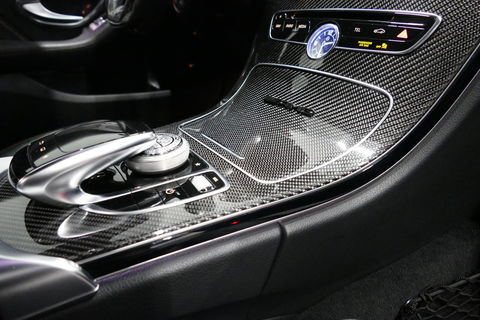 Mercedes-Benz C-Klasse 180 AMG Line / Orig. Nederlands / C63s AMG Diffuser / Panamericana Grille / Carbon interieurdelen / Burmester Surround Sound / Elektr. verstelbare voorstoelen + memory / Ambienteverlichting / Stoelverwarming / Apple Carplay - Android Auto / 20'' LMV / Ach