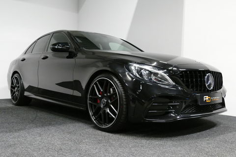 Mercedes-Benz C-Klasse 180 AMG Line / Orig. Nederlands / C63s AMG Diffuser / Panamericana Grille / Carbon interieurdelen / Burmester Surround Sound / Elektr. verstelbare voorstoelen + memory / Ambienteverlichting / Stoelverwarming / Apple Carplay - Android Auto / 20'' LMV / Ach