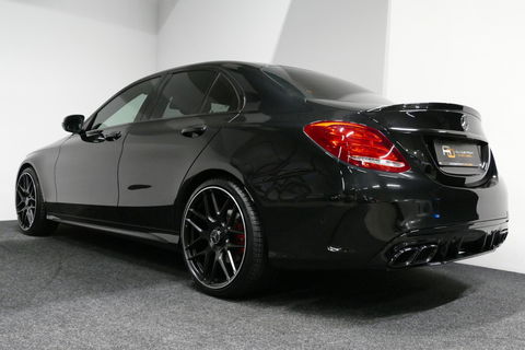 Mercedes-Benz C-Klasse 180 AMG Line / Orig. Nederlands / C63s AMG Diffuser / Panamericana Grille / Carbon interieurdelen / Burmester Surround Sound / Elektr. verstelbare voorstoelen + memory / Ambienteverlichting / Stoelverwarming / Apple Carplay - Android Auto / 20'' LMV / Ach