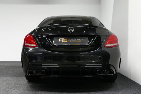 Mercedes-Benz C-Klasse 180 AMG Line / Orig. Nederlands / C63s AMG Diffuser / Panamericana Grille / Carbon interieurdelen / Burmester Surround Sound / Elektr. verstelbare voorstoelen + memory / Ambienteverlichting / Stoelverwarming / Apple Carplay - Android Auto / 20'' LMV / Ach