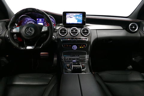 Mercedes-Benz C-Klasse 180 AMG Line / Orig. Nederlands / C63s AMG Diffuser / Panamericana Grille / Carbon interieurdelen / Burmester Surround Sound / Elektr. verstelbare voorstoelen + memory / Ambienteverlichting / Stoelverwarming / Apple Carplay - Android Auto / 20'' LMV / Ach