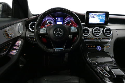 Mercedes-Benz C-Klasse 180 AMG Line / Orig. Nederlands / C63s AMG Diffuser / Panamericana Grille / Carbon interieurdelen / Burmester Surround Sound / Elektr. verstelbare voorstoelen + memory / Ambienteverlichting / Stoelverwarming / Apple Carplay - Android Auto / 20'' LMV / Ach