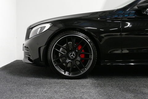 Mercedes-Benz C-Klasse 180 AMG Line / Orig. Nederlands / C63s AMG Diffuser / Panamericana Grille / Carbon interieurdelen / Burmester Surround Sound / Elektr. verstelbare voorstoelen + memory / Ambienteverlichting / Stoelverwarming / Apple Carplay - Android Auto / 20'' LMV / Ach
