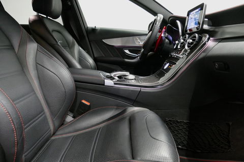 Mercedes-Benz C-Klasse 180 AMG Line / Orig. Nederlands / C63s AMG Diffuser / Panamericana Grille / Carbon interieurdelen / Burmester Surround Sound / Elektr. verstelbare voorstoelen + memory / Ambienteverlichting / Stoelverwarming / Apple Carplay - Android Auto / 20'' LMV / Ach