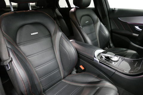 Mercedes-Benz C-Klasse 180 AMG Line / Orig. Nederlands / C63s AMG Diffuser / Panamericana Grille / Carbon interieurdelen / Burmester Surround Sound / Elektr. verstelbare voorstoelen + memory / Ambienteverlichting / Stoelverwarming / Apple Carplay - Android Auto / 20'' LMV / Ach
