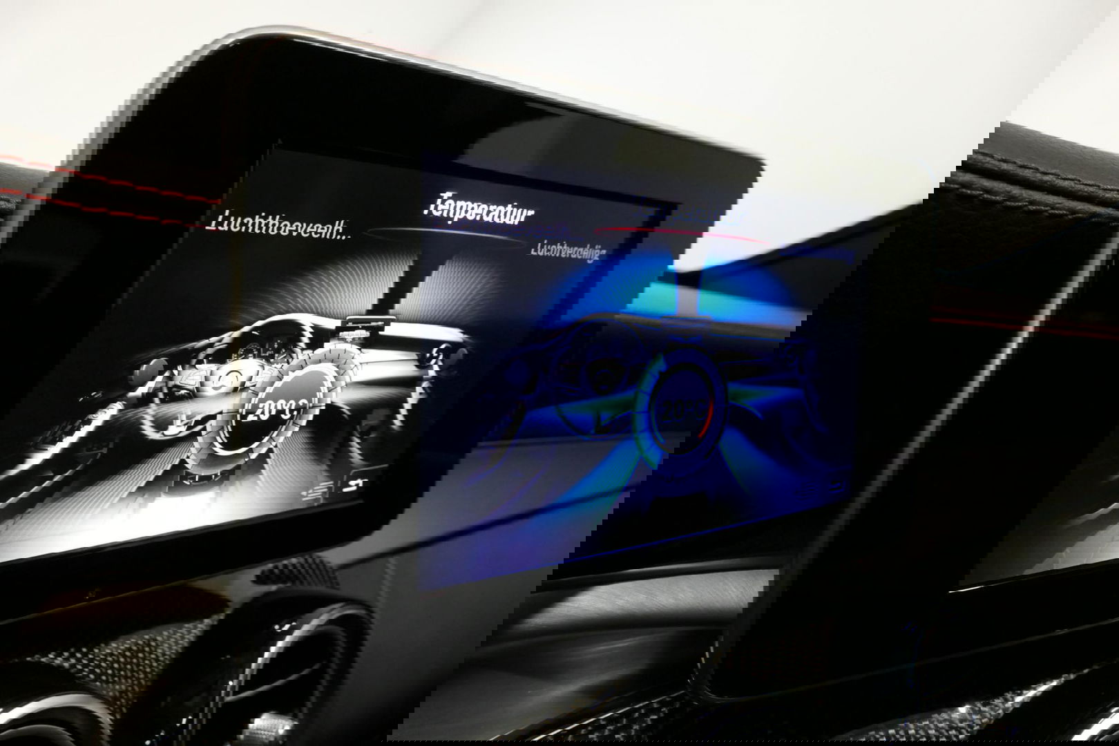 Mercedes-Benz C-Klasse 180 AMG Line / Orig. Nederlands / C63s AMG Diffuser / Panamericana Grille / Carbon interieurdelen / Burmester Surround Sound / Elektr. verstelbare voorstoelen + memory / Ambienteverlichting / Stoelverwarming / Apple Carplay - Android Auto / 20'' LMV / Ach