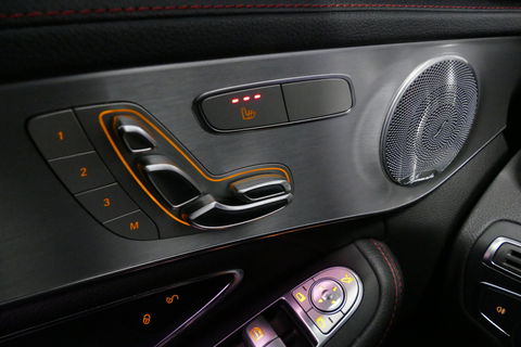 Mercedes-Benz C-Klasse 180 AMG Line / Orig. Nederlands / C63s AMG Diffuser / Panamericana Grille / Carbon interieurdelen / Burmester Surround Sound / Elektr. verstelbare voorstoelen + memory / Ambienteverlichting / Stoelverwarming / Apple Carplay - Android Auto / 20'' LMV / Ach