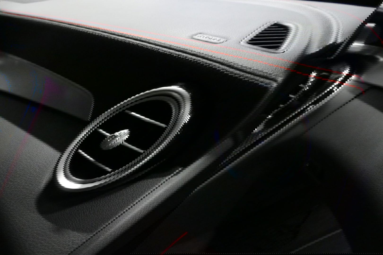 Mercedes-Benz C-Klasse 180 AMG Line / Orig. Nederlands / C63s AMG Diffuser / Panamericana Grille / Carbon interieurdelen / Burmester Surround Sound / Elektr. verstelbare voorstoelen + memory / Ambienteverlichting / Stoelverwarming / Apple Carplay - Android Auto / 20'' LMV / Ach