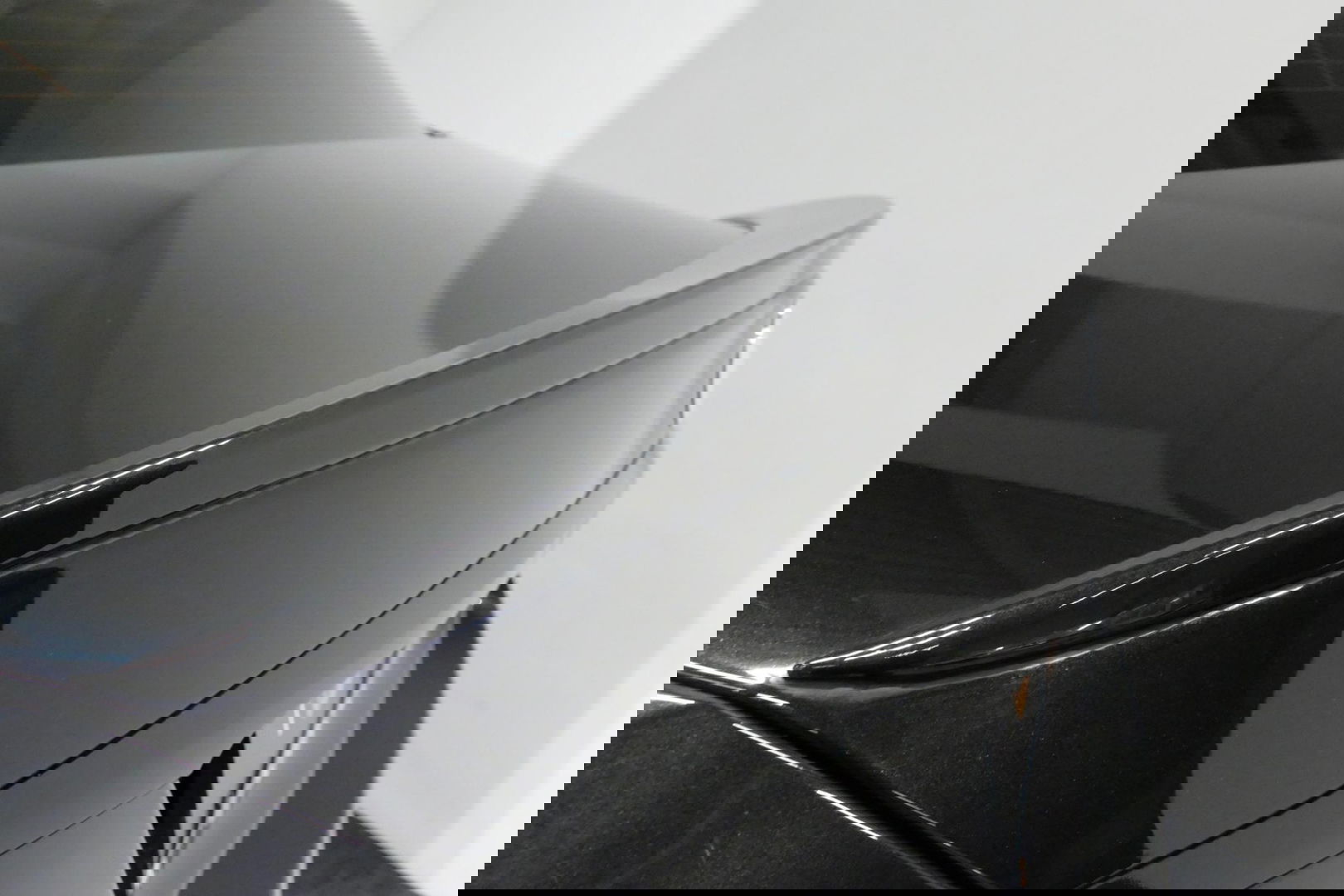 Mercedes-Benz C-Klasse 180 AMG Line / Orig. Nederlands / C63s AMG Diffuser / Panamericana Grille / Carbon interieurdelen / Burmester Surround Sound / Elektr. verstelbare voorstoelen + memory / Ambienteverlichting / Stoelverwarming / Apple Carplay - Android Auto / 20'' LMV / Ach